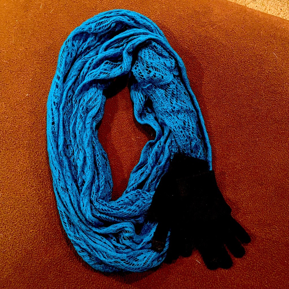 Infinity Scarf and gloves